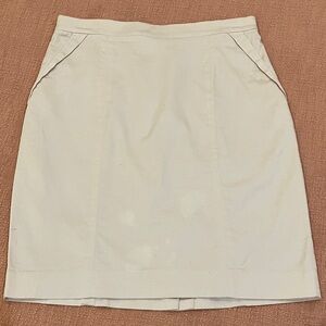 Cream Pencil Skirt with angled front pockets - fully lined size 8 wm’s H & M